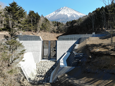 富士山大久保沢第2砂防堰堤整備工事