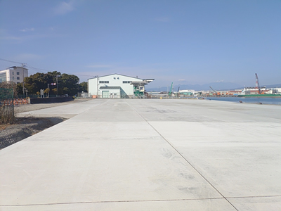 田子の浦港ふ頭用地整備　富士6号岸壁舗装工事